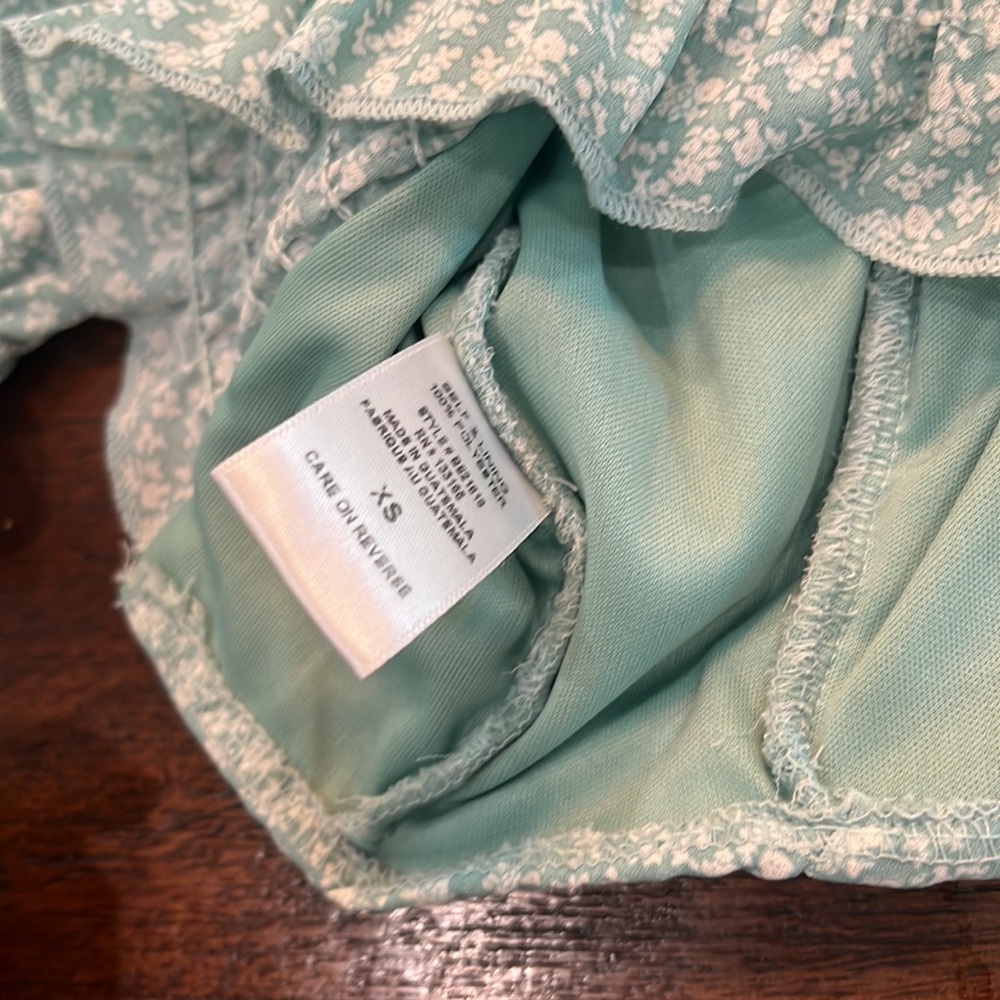 ✨🩵Altar’d State Floral Ruffle Cropped Blouse! Sooo Cute! XS 🩵✨ - Picture 6 of 6